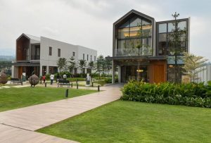 rumah mewah Newton Springs